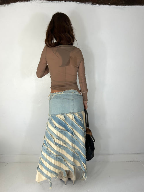 587 Distressed Maxi