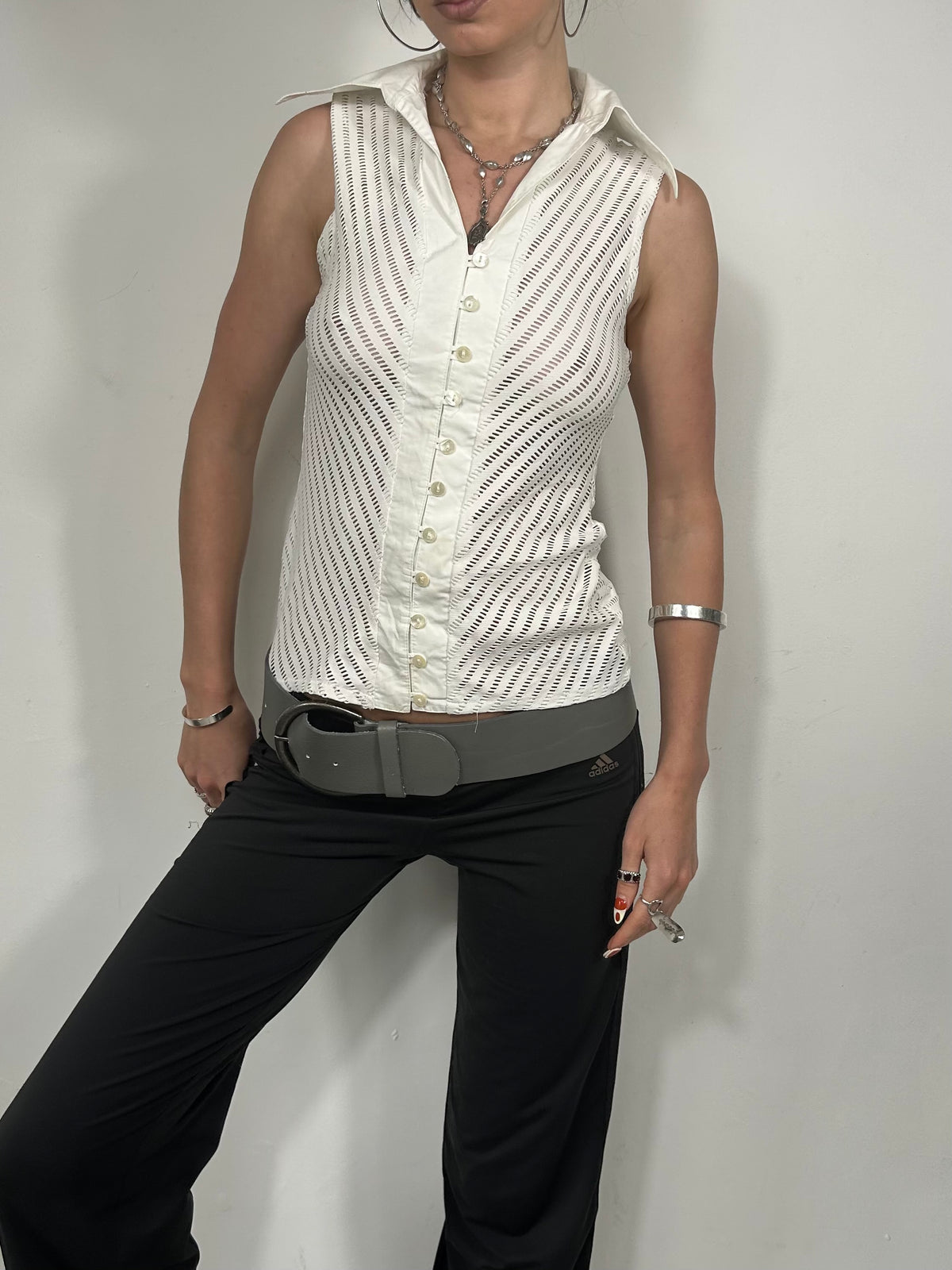 042 Sleeveless Blouse