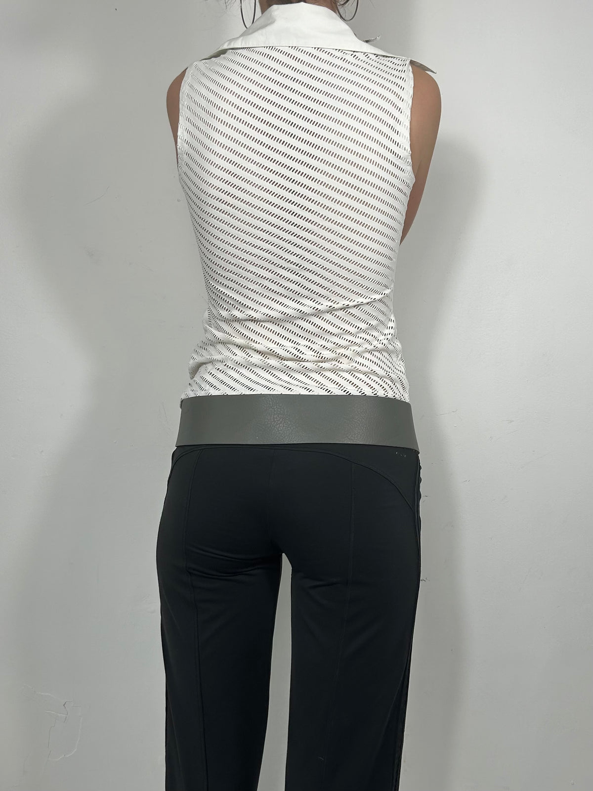 042 Sleeveless Blouse
