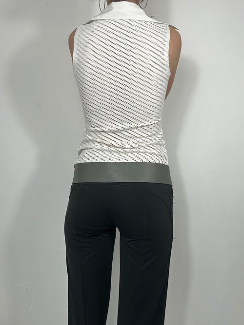 042 Sleeveless Blouse