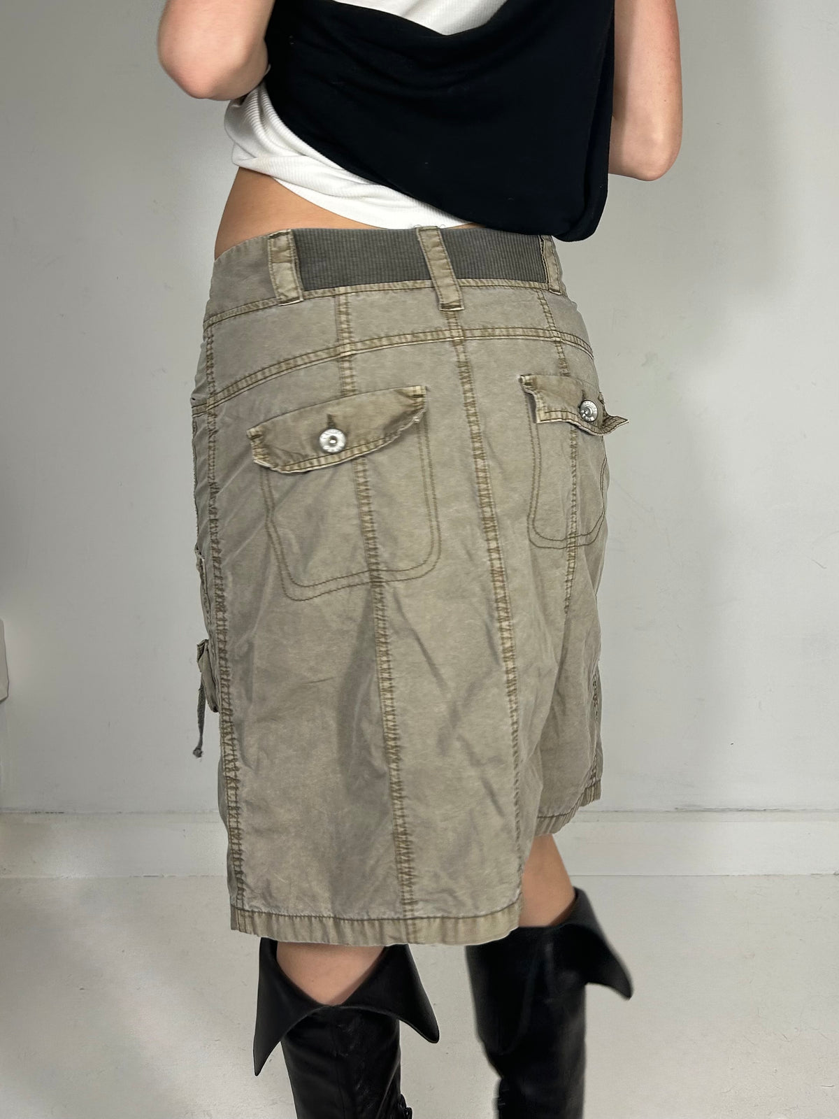318 Button Midi