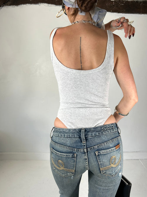 568 Distressed Jean